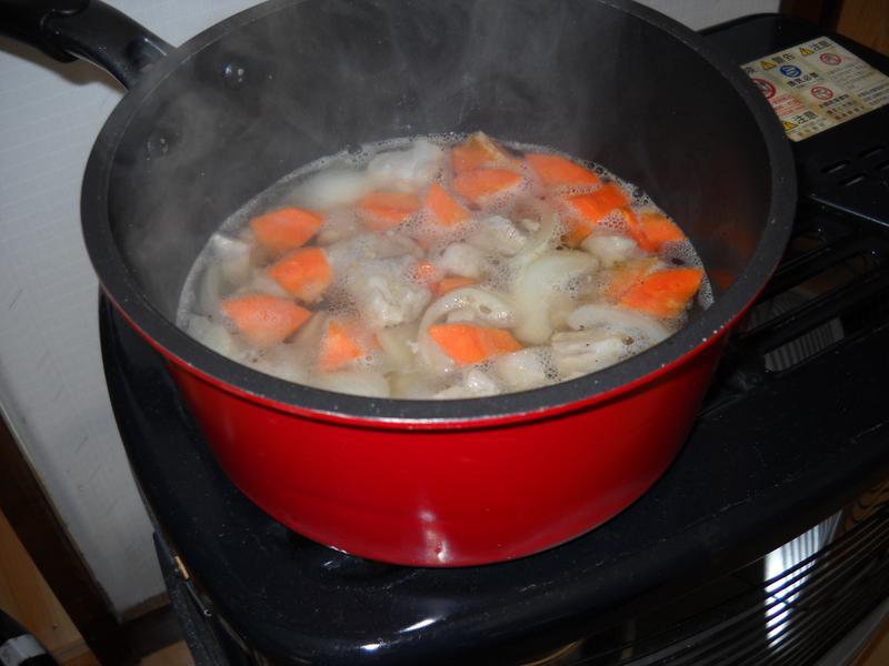 カレーを煮込んでいます